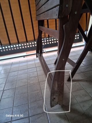 Banco plegable de madera marrón