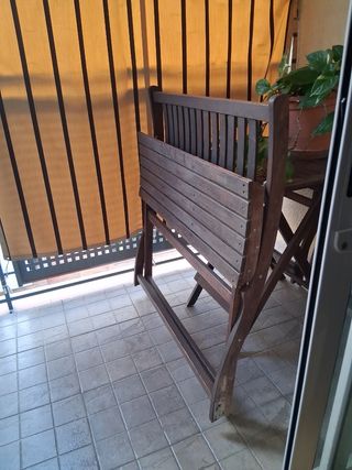 Banco plegable de madera marrón