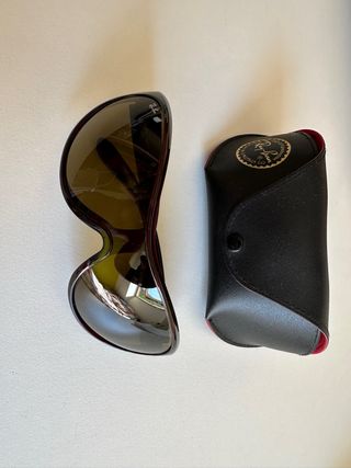 Gafas Ray-Ban marrón
Originales. Con poco uso.