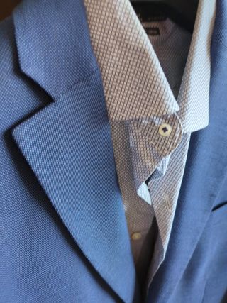 Americana Mango azul, talla M y camisa.