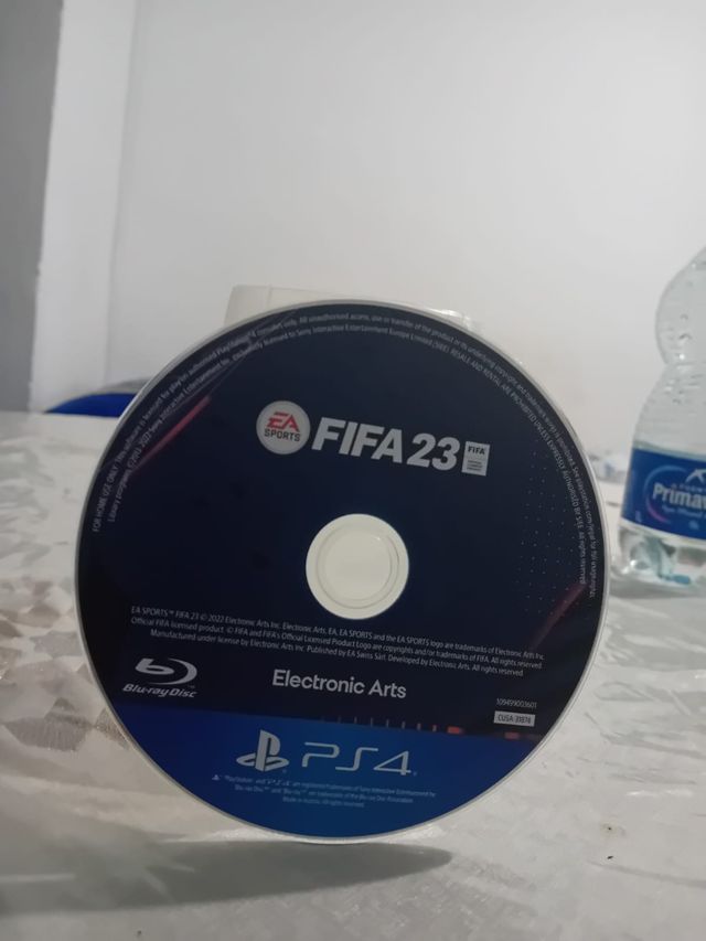 PS4 Pro (PlayStation 4 Pro) con 4 juegos.