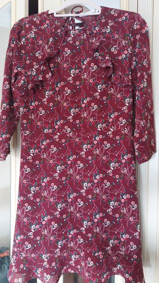 Vestido floral rojo talla M - Nuevo con equitetas.