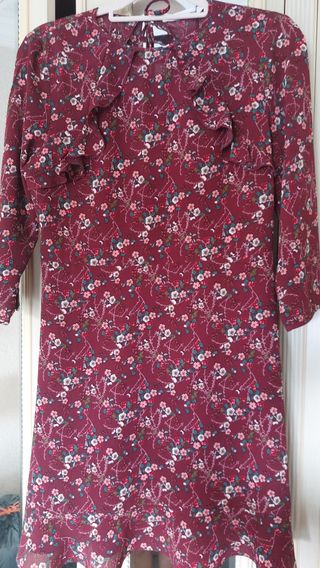 Vestido floral rojo talla M - Nuevo con equitetas.