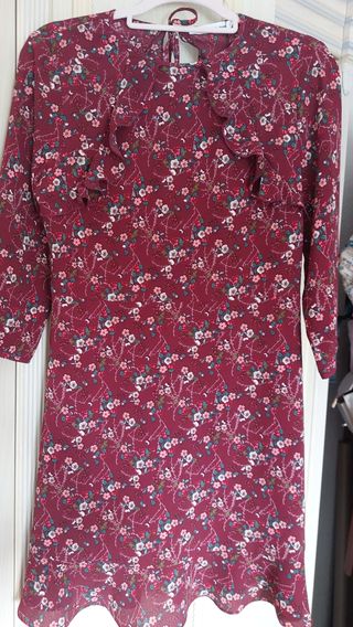 Vestido floral rojo talla M - Nuevo con equitetas.