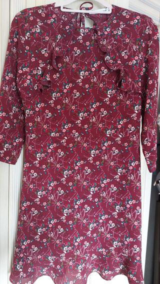Vestido floral rojo talla M - Nuevo con equitetas.