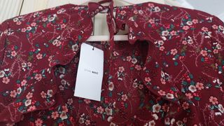 Vestido floral rojo talla M - Nuevo con equitetas.