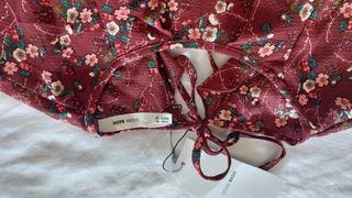 Vestido floral rojo talla M - Nuevo con equitetas.