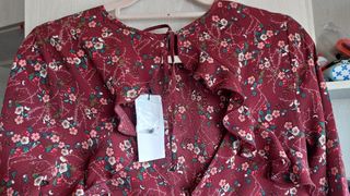 Vestido floral rojo talla M - Nuevo con equitetas.