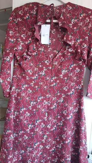 Vestido floral rojo talla M - Nuevo con equitetas.