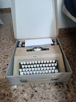 Olivetti Lettera 25 - Máquina de escribir