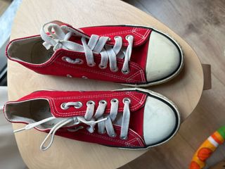 Zapatillas estilo converse rojas