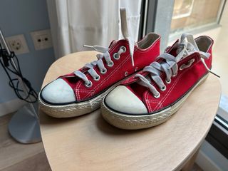 Zapatillas estilo converse rojas