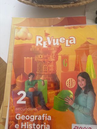 Geografía e Historia. 2 Secundaria. Revuela. Co...