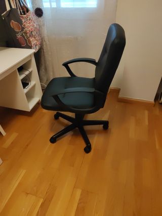 Silla oficina giratoria negra