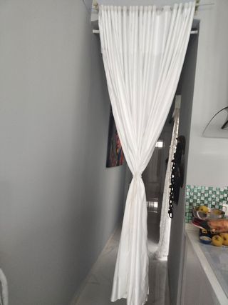 Cortina blanca de satén