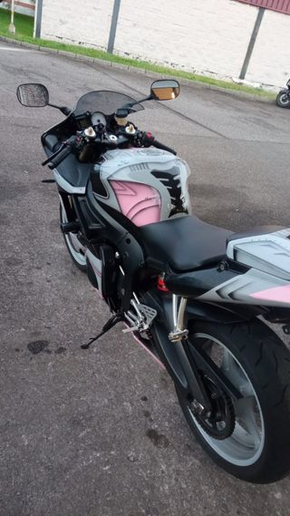 Yamaha R6 (2005)