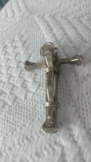 Crucifijo plateado clavos - Colgante