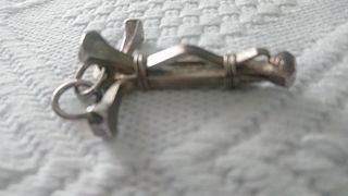 Crucifijo plateado clavos - Colgante