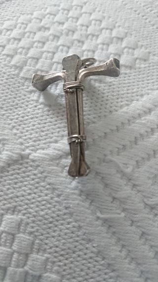 Crucifijo plateado clavos - Colgante