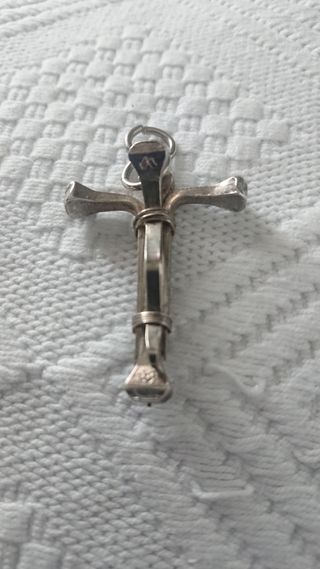 Crucifijo plateado clavos - Colgante