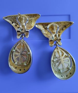 Pendientes dorados con perla