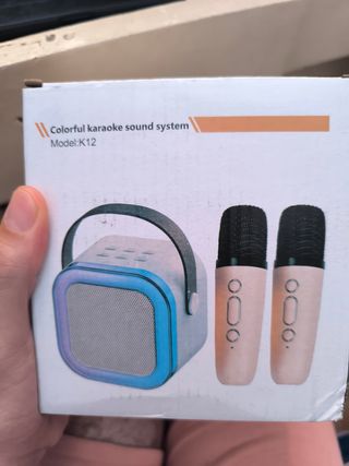 Karaoke K12: Altavoz con 2 micrófonos con poco uso