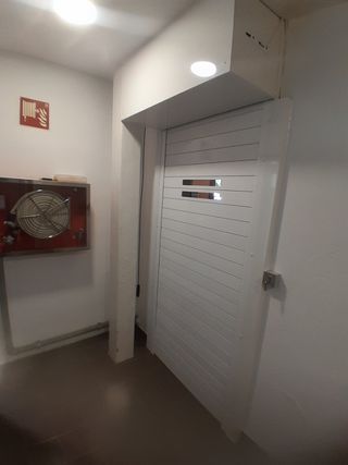 Persianas y puertas modernas