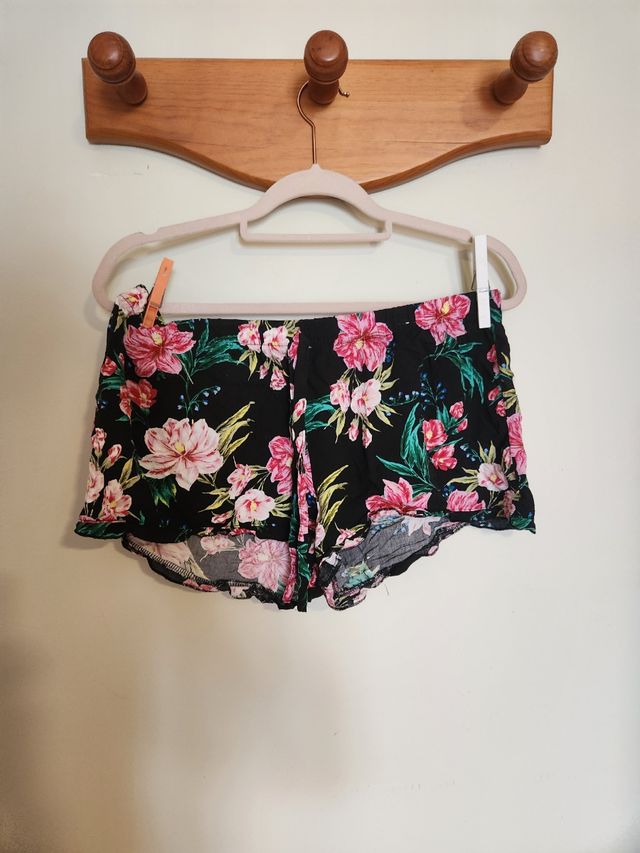 Shorts Flores - Negro