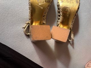 Sandalias doradas tejido