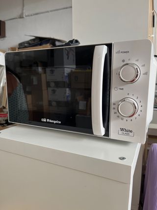 Microondas Orbegozo blanco