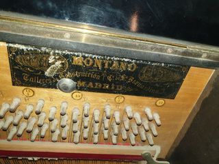 Piano vertical antiguo