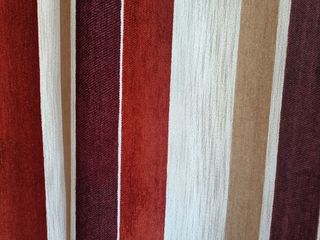 Cortinas rayas rojas y beige