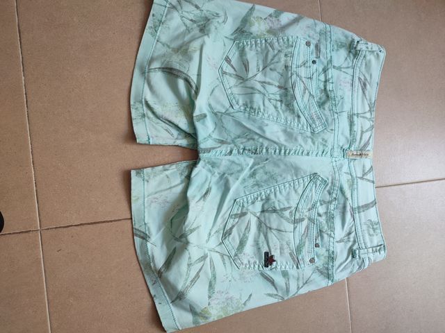 Pantalón corto verde agua BUENA VISTA. Poco uso