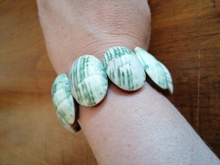 Braccialetto etnico verde e bianco