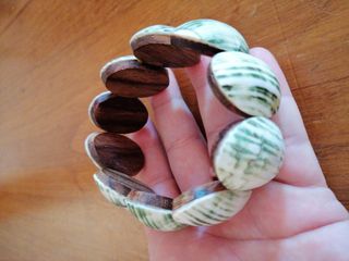 Braccialetto etnico verde e bianco