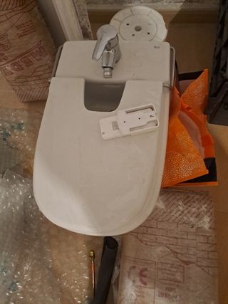 ventana redonda y puerta cuadra de cristal consult