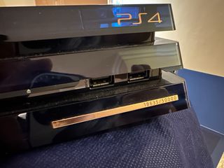 PS4 (PlayStation 4) Azul/Dorado - Edición Limitada