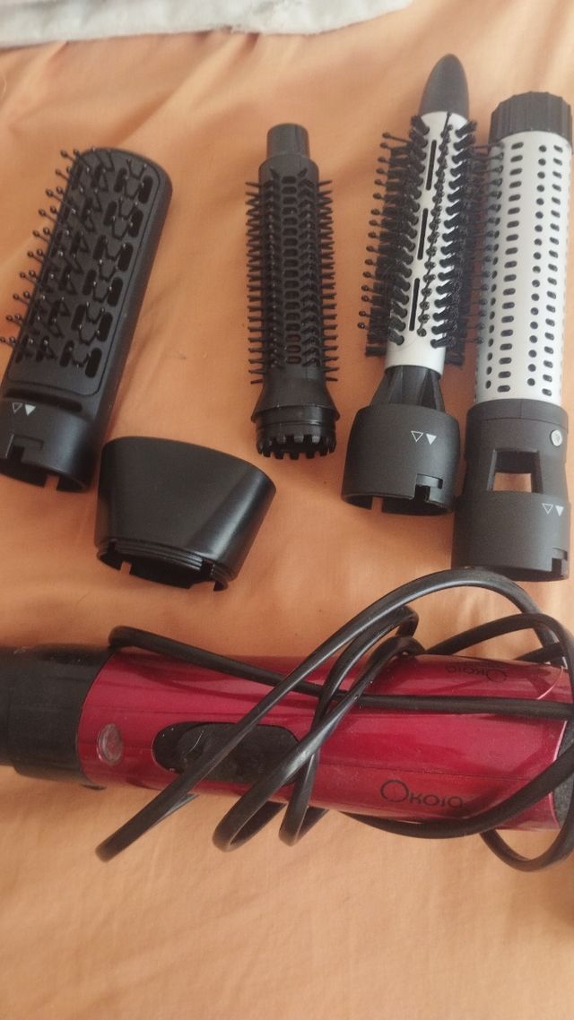 Secador de pelo Okio + 6 accesorios sin estrenar