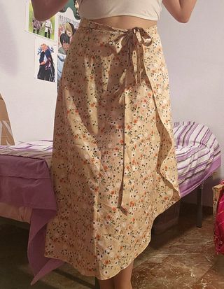 Falda midi flores beige adaptable
