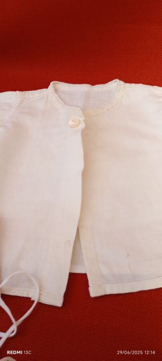 Lote de 4 piezas antiguas de lino para bebe.