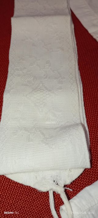 Lote de 4 piezas antiguas de lino para bebe.