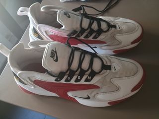 Zapatillas Nike Zoom 2K blancas y rojas