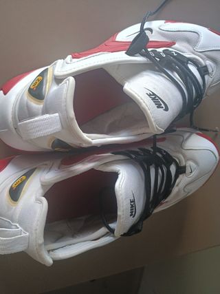 Zapatillas Nike Zoom 2K blancas y rojas