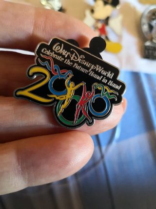 Pin Disney Paris: vari personaggi