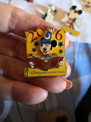 Pin Disney Paris: vari personaggi