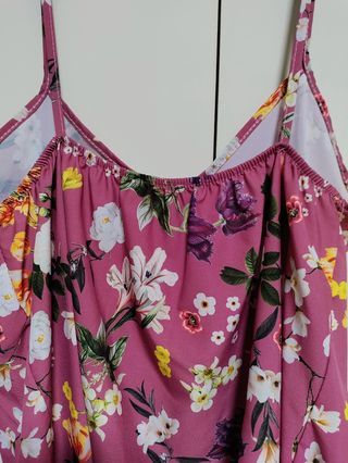 Camiseta tirantes flores rosa