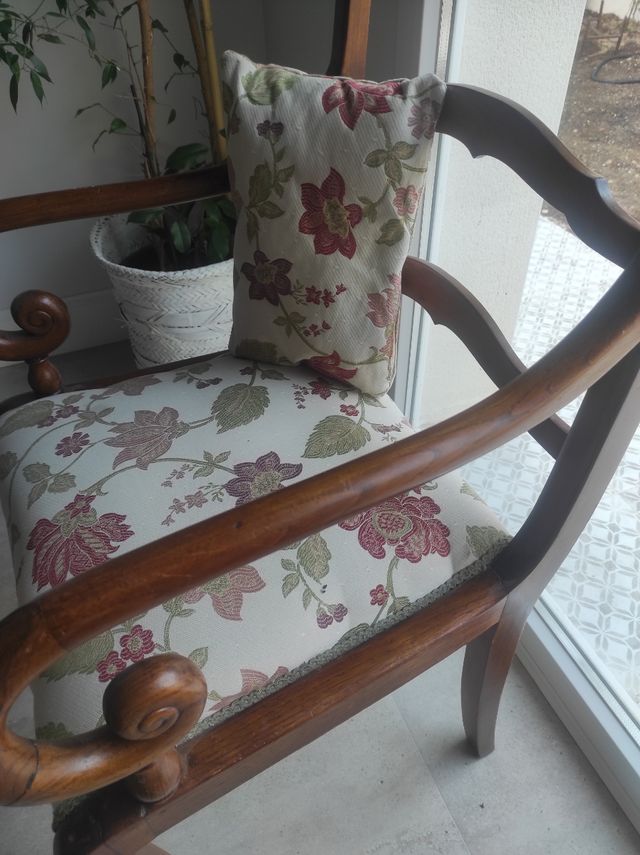 Butaca antigua de madera