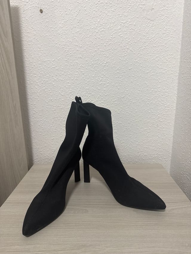 Tacones cerrados Stradivarius