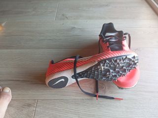 Zapatillas Atletismo Nike rojas.