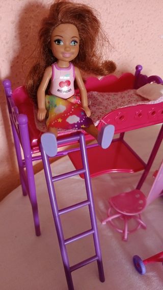Camera Chelsea Barbie